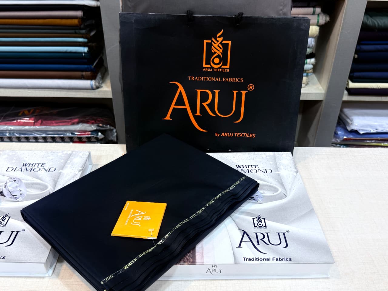 White Diamond Cotton Jet Black (Aruj)