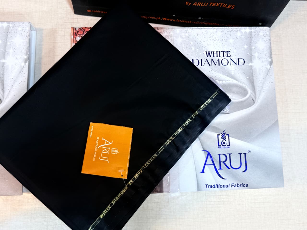 White Diamond Cotton Jet Black (Aruj)